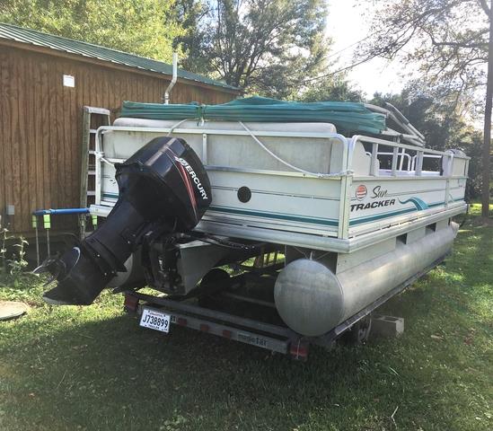 Sun Tracker Party Barge For Sale in New roads LA